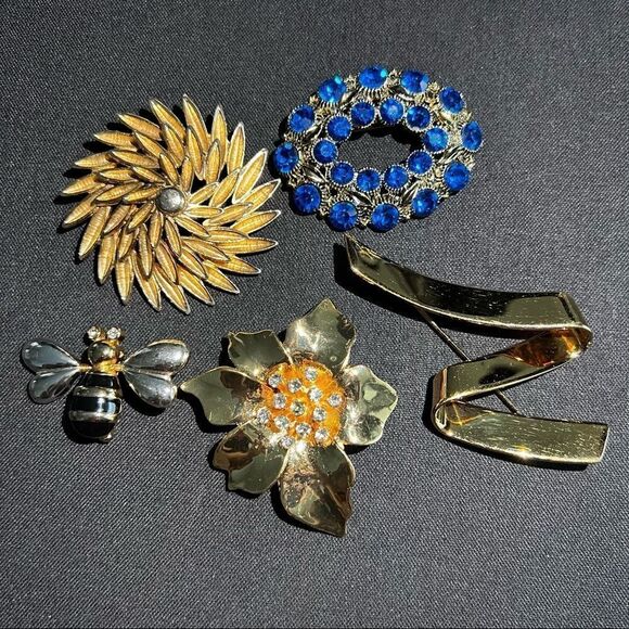 VINTAGE CLOTHING PINS   - Picture 1 of 2